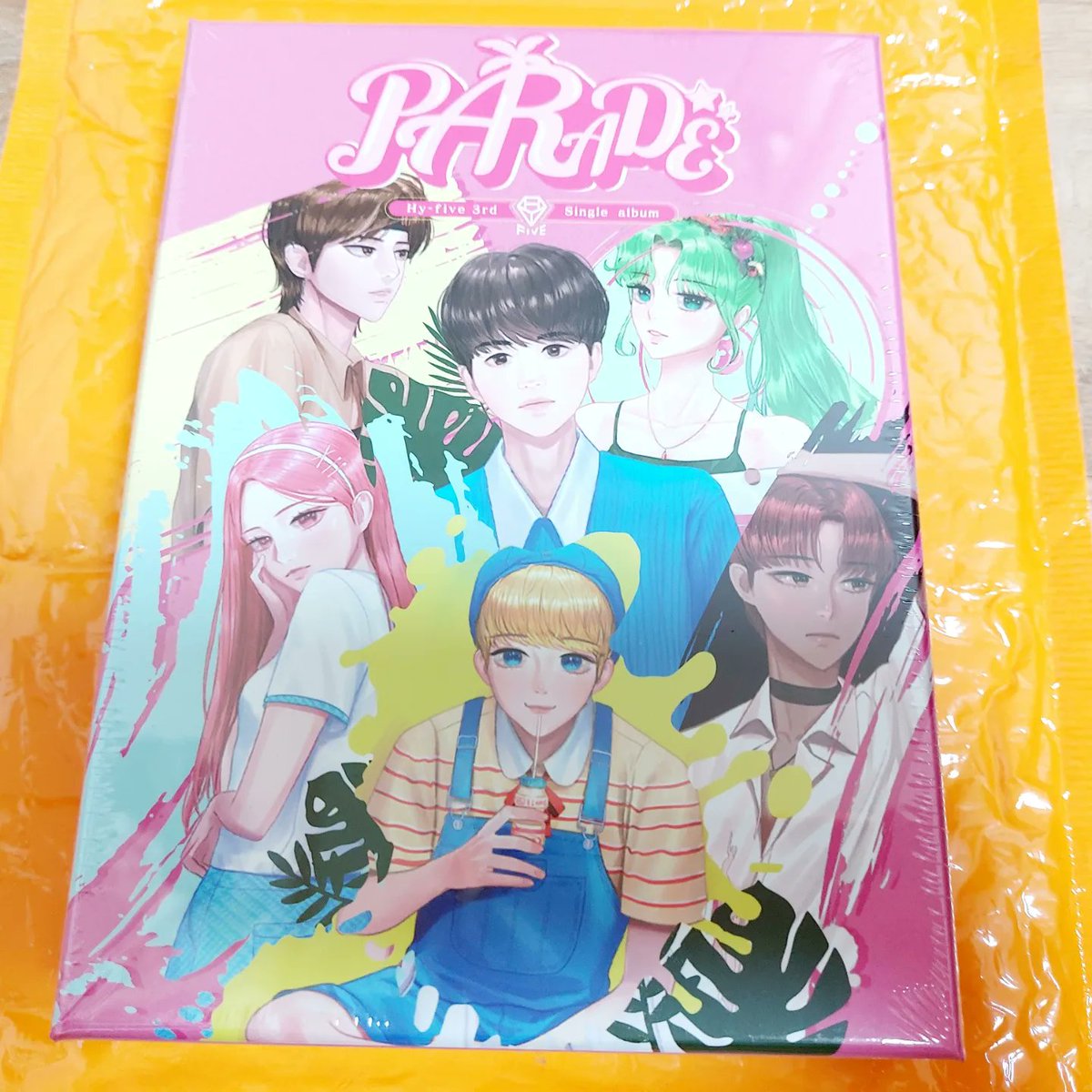gnssudpdylove's tweet image. Hy-Five 3집 실물앨범이 드디어 왔구나 🥰😍
쿠르랑 요쿠 완전 귀엽다 ㅋㅋ 그리고 앨범 퀄리티가
완전 고퀄이다 고퀄이야.퍼레이드 앨범 흥해라 프레딧도 흥해라!
@hyfive_official_ @yysbeast @highlight_auent 
#hyfive #하이파이브 #프레딧 #한국야쿠르트 #양요섭 #요쿠 #쿠르