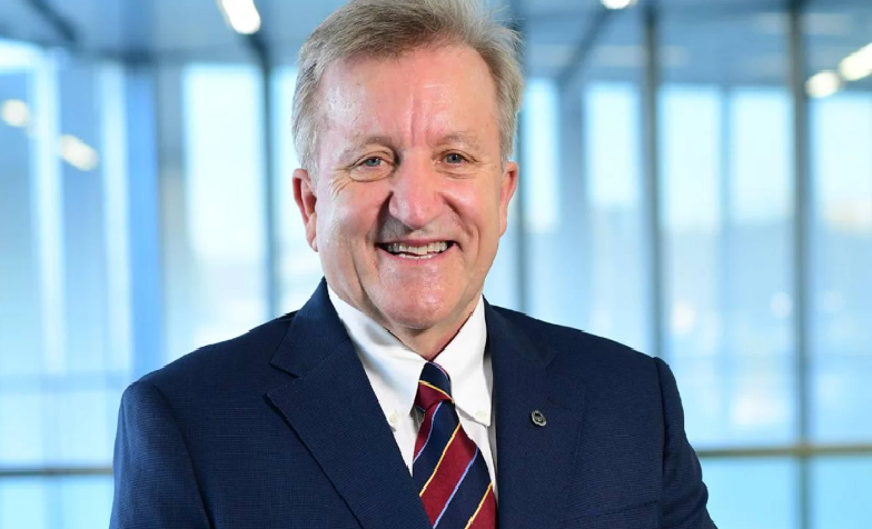 COFMadrid's tweet photo. Enhorabuena a Paul Sinclair como nuevo presidente de la @FIP_org. En 2014, participó en @infarma_es y le entrevistamos. Estas son las claves que nos dio para implantar nuevos servicios profesionales farmacéuticos en #DigitalFarmadrid  🔗https://t.co/SBQwqPBHQY https://t.co/pEmfBDVCHR