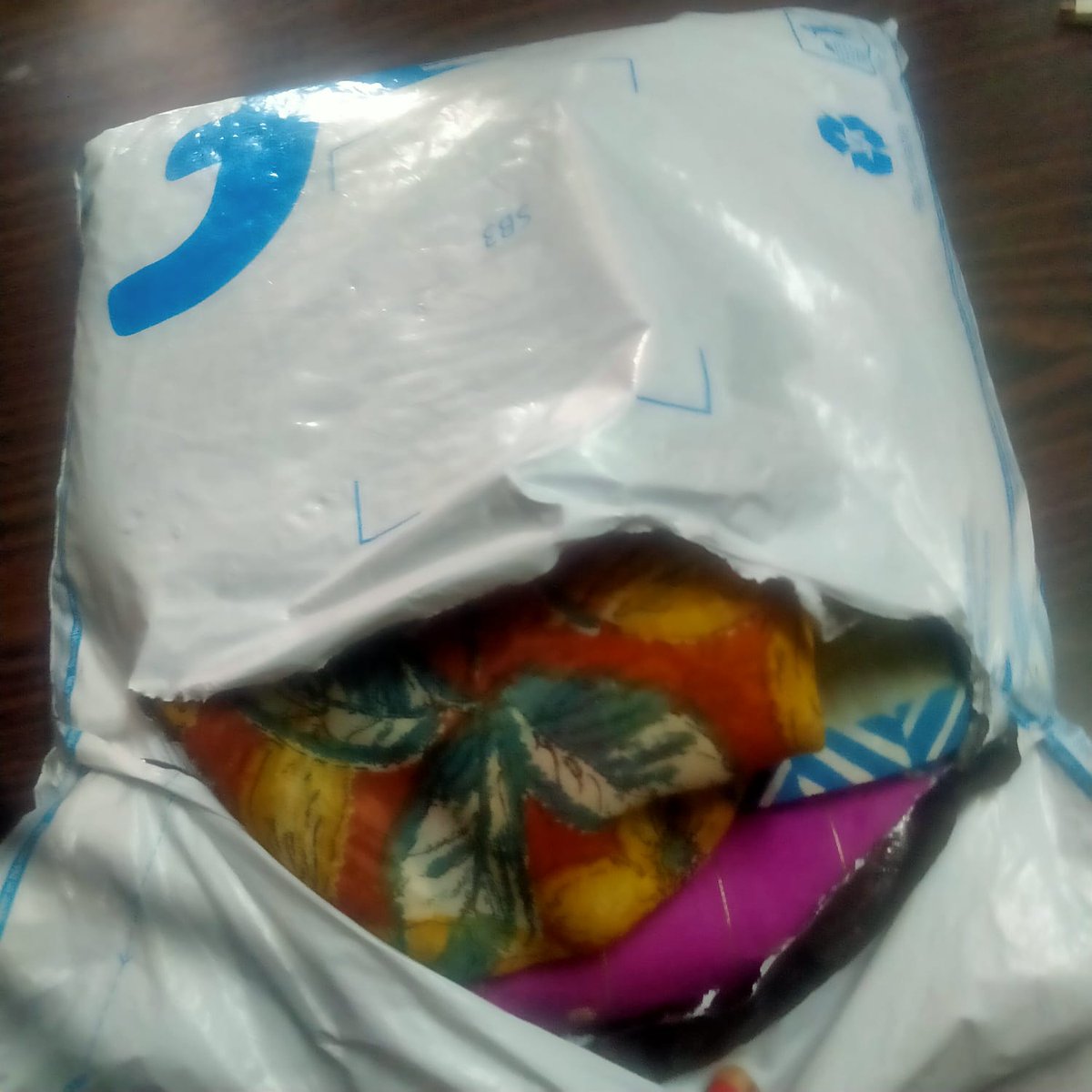 imprince_09's tweet photo. @_Kalyan_K @flipkartsupport @Flipkart Ordered a saree but received a different product as shown in the image, I complained about it to the delivery boy, and he said to raise the return request, but not getting any support &amp; now you are denying for the refund. OD125990730672471000 https://t.co/wrhm2BeV1k