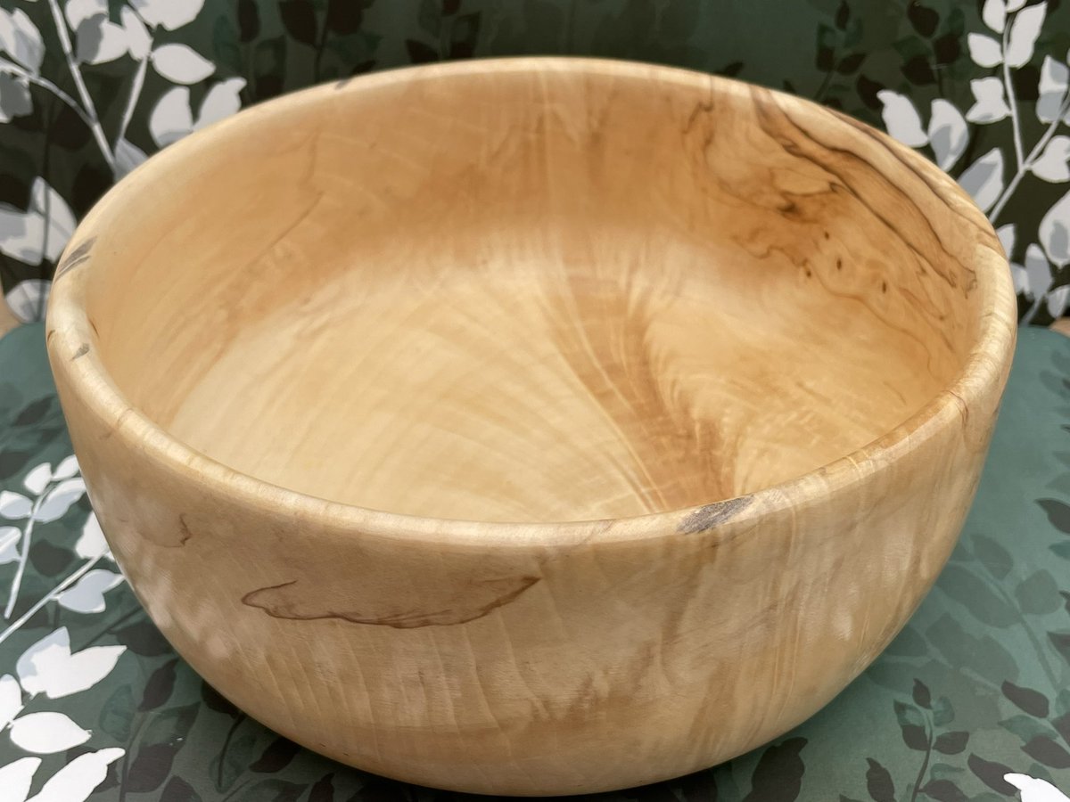 Good morning everybody. Hope you’re all well. Looking for a new fruit or salad bowl ? Then how about this handmade wooden bowl made from spalted sycamore #smallbiz #shopindie #handmade davenportshandmade.co.uk/product/fruit-…