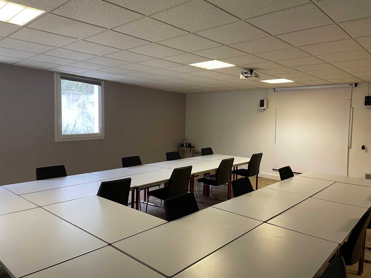 Découvrez <a href="/HebossC/">HéBOSS</a>  un espace de #coworking  à taille humaine dans l'#Essonne avec différents postes de travail ❤️

Pour réserver votre place  👉 neo-nomade.com/espace/8826/co…

#montgeron #travailhybride