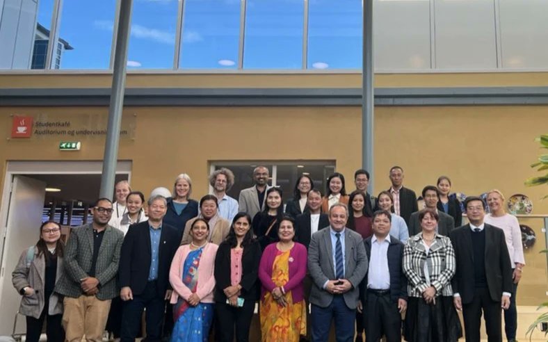 profdrmnilhan's tweet photo. #ERASMUSK2 Capacity Building #DVINE projemiz kapsamında Çalıştay ve Saha Ziyaretleri için #Norveç #Oslo @VIDUniversity'deyiz.
Çalıştay Üniversitemiz sunumu ile başladı, Finlandiya, Norveç, Nepal, Vietnam Üniversiteleri sunumlarıyla interaktif olarak devam ediyor.
@Gazi_Universite https://t.co/OVYihhPyGc