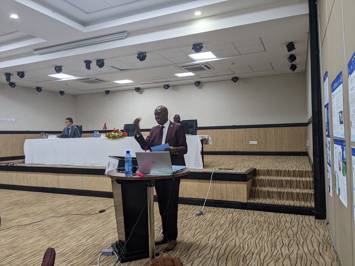 ResFoodSystems's tweet photo. Thank you to the Honorable Lobin C. Lowe, Minister of Agriculture for the Government of #Malawi, for your kind words, encouragement, welcoming and opening the #RFS2022 Annual Workshop https://t.co/05QazBh5W0