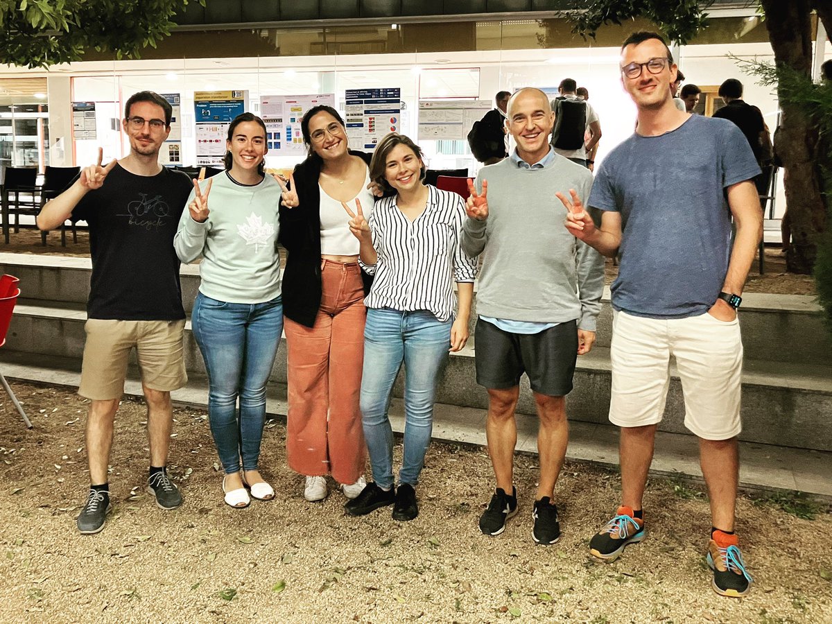 DocXavi's tweet photo. Team How✌🏼Sign in at the Annual Catalan Meeting in Computer Vision 2022 #ACMCV #How2Sign.

https://t.co/gqaSiVPzp9 https://t.co/n32vbSUJ9w