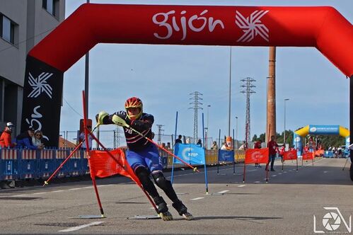 neveitalia's tweet photo. In Spagna la chiusura del 2022 con Europei e CdM, azzurri vice campioni continentali nel team event #inlinealpine #roller #20Settembre https://t.co/MeS758VUn8 https://t.co/KEyMFR0sL9