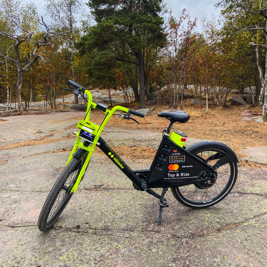 HelFreebike's tweet photo. Tänään vietetään Kansainvälistä auton vapaapäivää! 🌍 💚🚴‍♀️

Tänään on siis täydellinen päivä taittaa työ- tai koulumatka jalan, pyöräillen tai vaikka skeitaten, tyyli on vapaa! 🛹

Freebike-sähköpyörän saat käyttöösi helposti, ilman sovellusta, maksa lähimaksulla ja aja! ⚡ https://t.co/5k8Pa9bDzJ