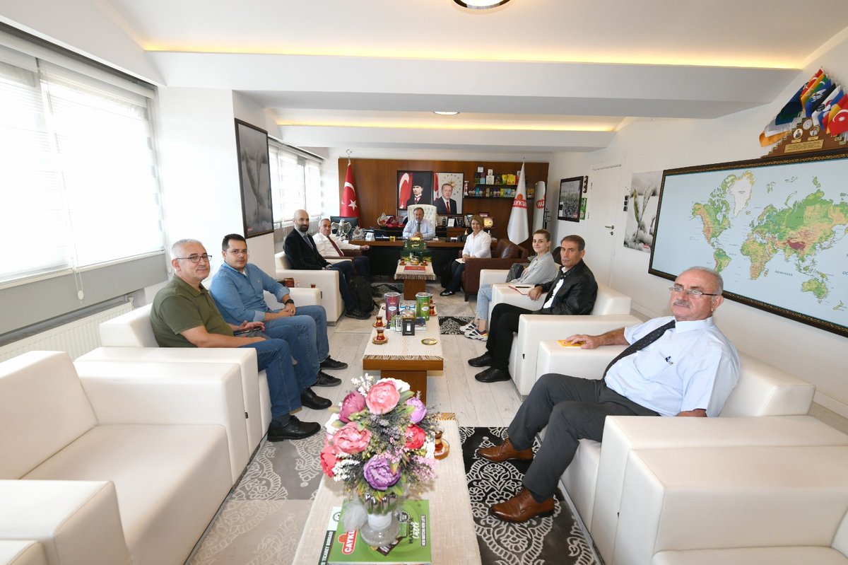 biyokutlenin's tweet photo. ÇAYKUR Genel Müdürümüz Sayın  Yusuf Ziya ALİM beye ve değerli ekibine projemizi anlattık, ortak iş birliğimizi görüştük. Nazik ev sahiplikleri için kendilerine teşekkür ederiz.
@TurkiyeninCayi @Yusufziyaalim 
@TAGEM_ANKARA @BioenergyS https://t.co/hyd6cM1HUX