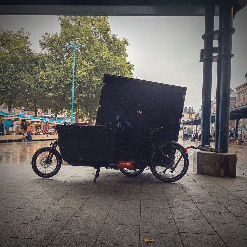 biciclettapizza's tweet photo. Ciao,
"Ceci est une micro pizzeria"
De 10h à 14h sur la Piazza San Marco de #rouen !!
C est un temps à se brûler les mains avec une pizza qui sort tout juste du four...
#transformer #streetfood #solutionvelo #velo #placesaintmarcrouen #rouen #pizzer… https://t.co/Fxc5VzGgc2 https://t.co/5jPtP6xLz5