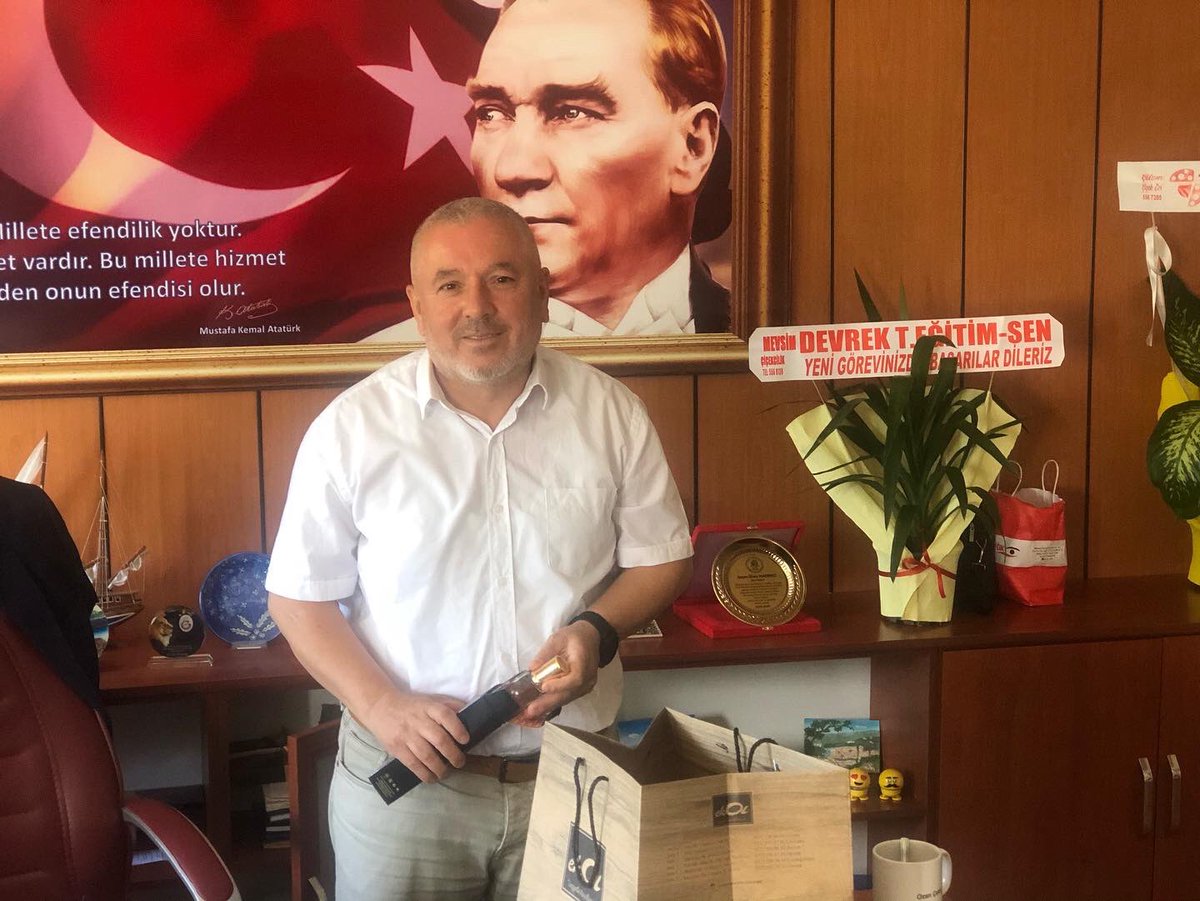 Devrek Metem’e atanan İlçemizin Başarılı Müdürlerinden İlhan Madenci’ye hayırlı olsun ziyaretinde bulunduk.