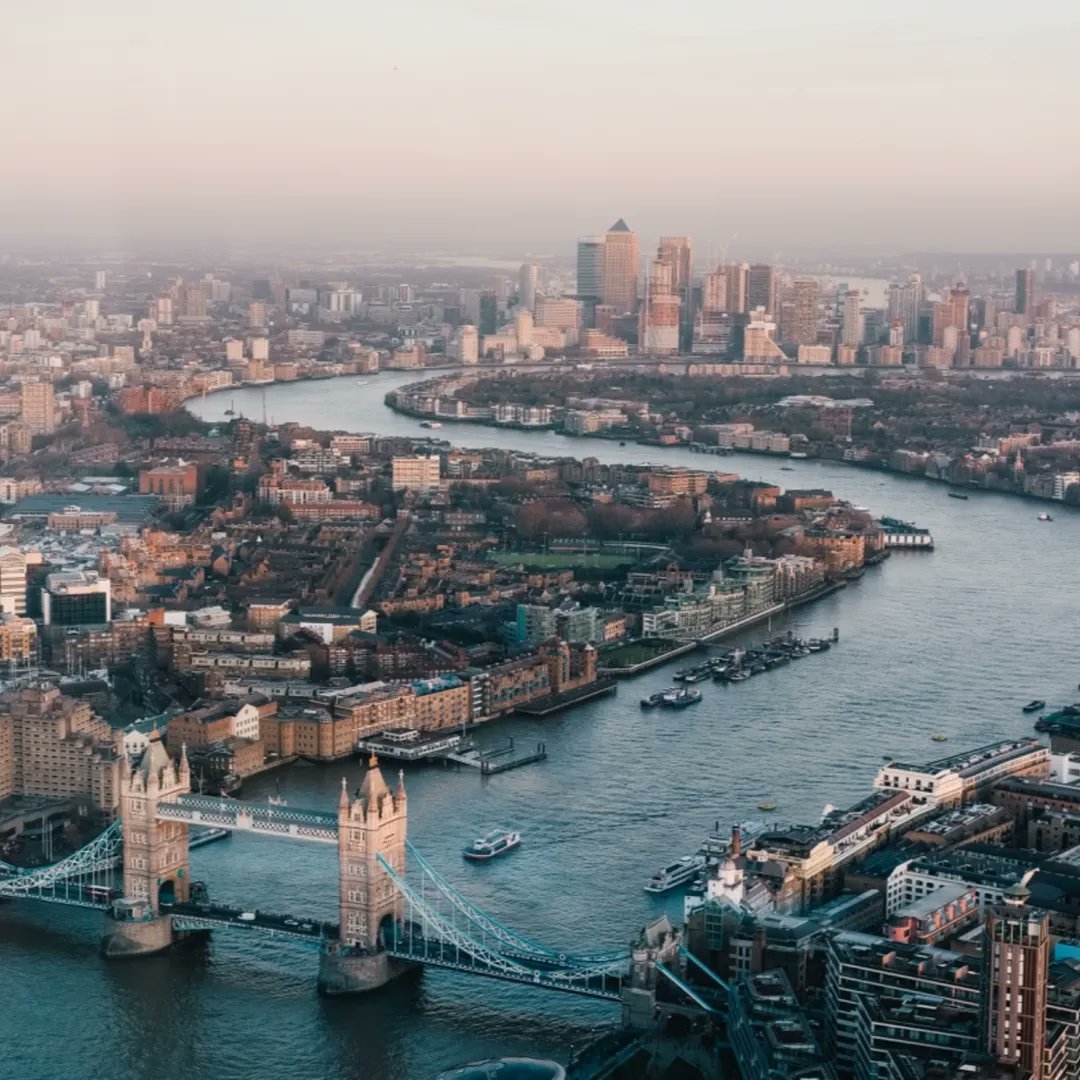 AirCourier's tweet photo. We decided to take a social media pause yesterday in honour of the queen’s funeral. London is now fully open today and we will be running as normal collecting and delivering your parcels. #itsbetterbyair https://t.co/iLmWk8sYwU