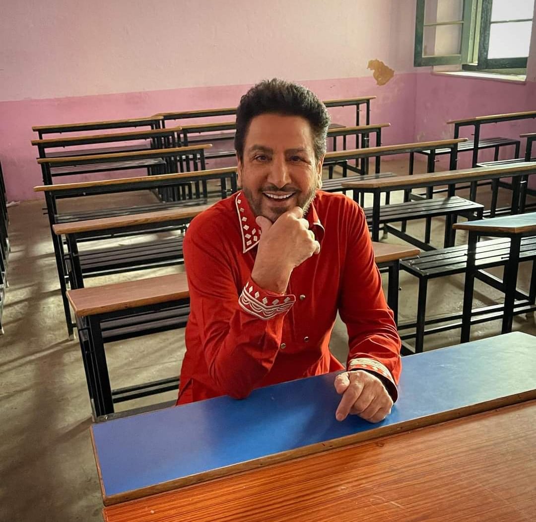 Nitindhall786's tweet photo. Teeji class waala room 😊kursi table Badal gaye, kandha ohi ne. @gurdasmaan @JasvinderSMundi @SimrankMundi @jatindershah10 https://t.co/MMmPSmDiFJ