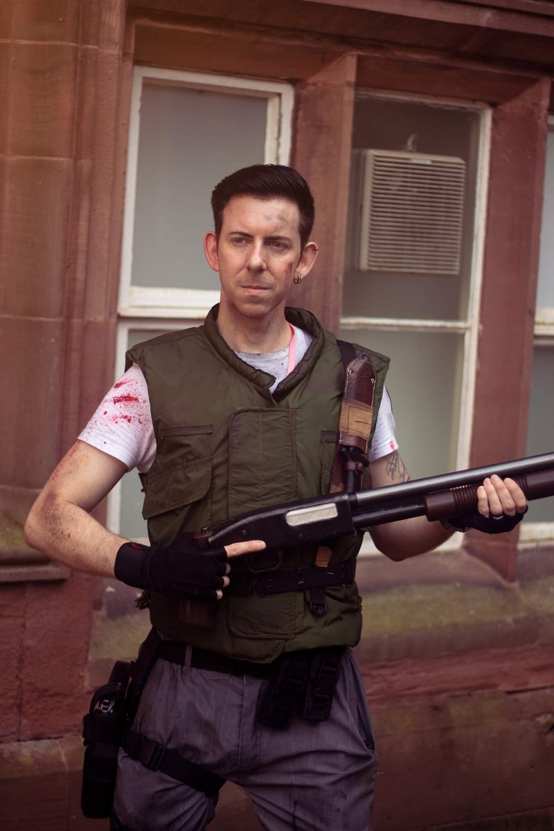 Another <a href="/SecretconUK/">SecretCon.co.uk</a> photo, this one taken by <a href="/aperturephotog/">Ben Checkowy</a> (instagram)

<a href="/RE_Games/">Resident Evil</a> #residentevil #residentevilremake #residentevilcosplay #chrisredfield #chrisredfieldcosplay #STARS #STARScosplay #cosplay #raccooncity #rpd #raccoonpolicedepartment #REBHFun
