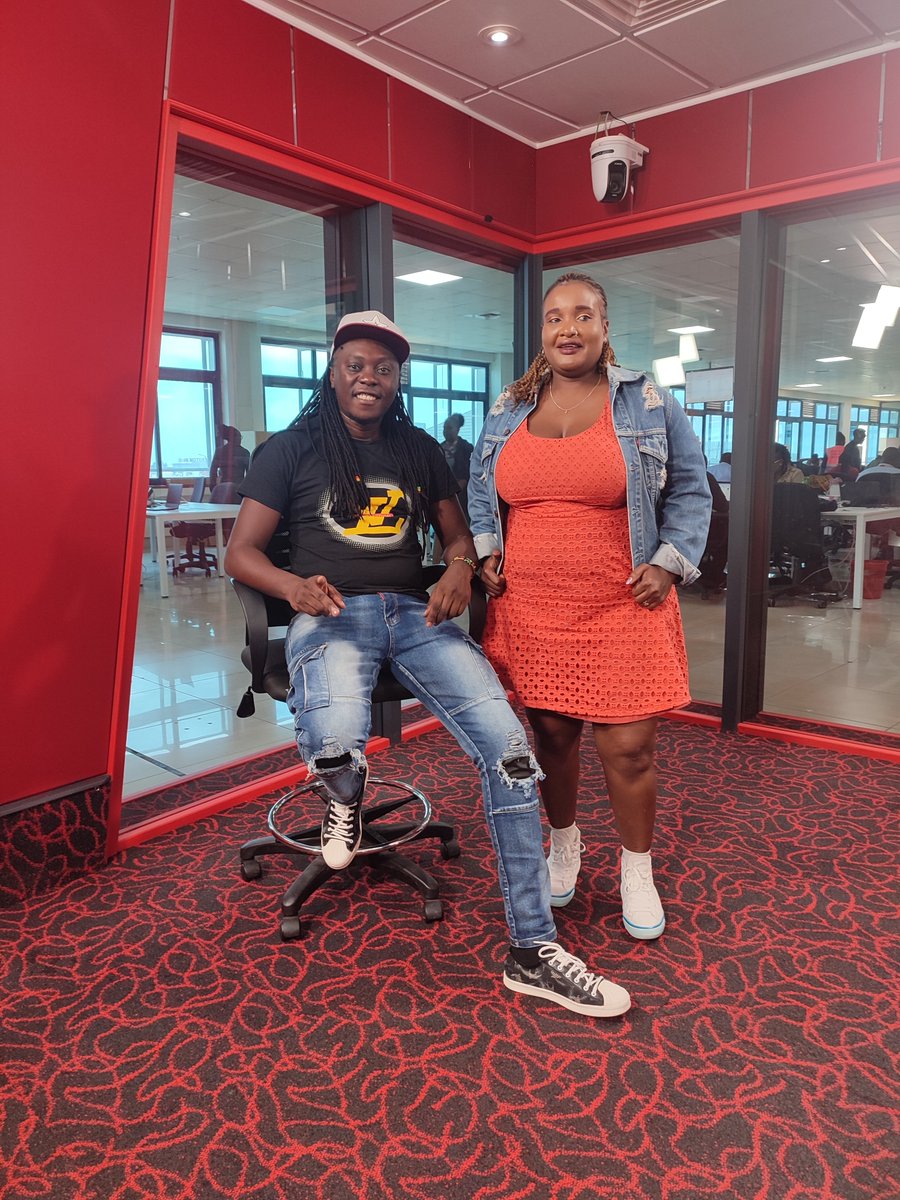VybezRadioKE's tweet photo. Aje aje wasee
Tuko ndakas hapa @Browngalnessa na @deejaypatiz
Uko locked ukiwa side gani?
#Vybeayard https://t.co/TsgbJIWlXs
