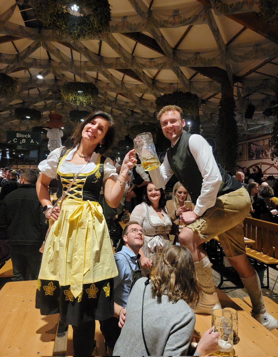 CarrieTergin's tweet photo. Dancing on the tables at Oktoberfest in Munich! #DancingMayor #Bürgermeisterin 🇩🇪🍻🍺 https://t.co/aqkx8dWuST