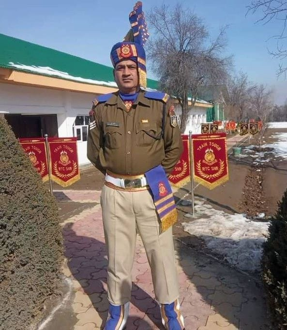 mlkhattar's tweet photo. छत्तीसगढ़ में माँ भारती की रक्षा करते हुए नक्सली हमले में शहीद हुए यमुनानगर के गांव कल्याणपुर के CRPF जवान नूर हुसैन जी को विनम्र श्रद्धांजलि।

प्रभु उनकी आत्मा को शान्ति प्रदान करें।

दुःख की इस घड़ी में मेरी शोक संवेदना उनके परिजनों के साथ हैं। https://t.co/EdhIdTzak3