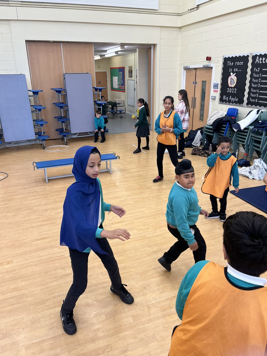 ColeridgeSchool's tweet photo. We love some inter-school competition at breakfast club. Also, competitive boccia to earn some team points. Thank you to @heald_mr for all the advice on fun games to start the day.❤️❤️ https://t.co/1KS4NoXeMU