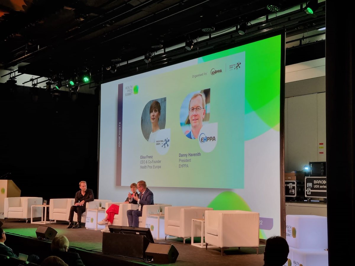 CSC_Consorci's tweet photo. 🗣️@HavenithDanny, president de l'@EHPPA, i Elisa Frenz, CEO de @HealthProcEU, donen la benvinguda als assistents.
El #ConsorciCSC ha entregat 7⃣ beques a 👩🏾🔬👩⚕️professionals d'entitats associades per assistir al #Healthprocsummit2022 #Healthprocsummit. https://t.co/rxeoqXzhax