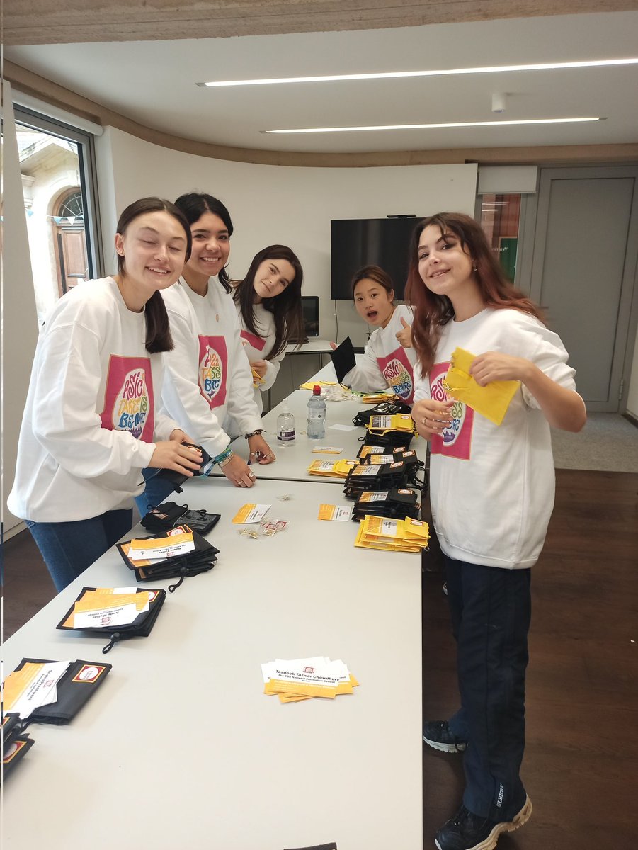 Setting up to welcome our visitors for the #RSIC2022 ! Very excited to get the <a href="/r0undsquare/">Round Square</a> conference going!