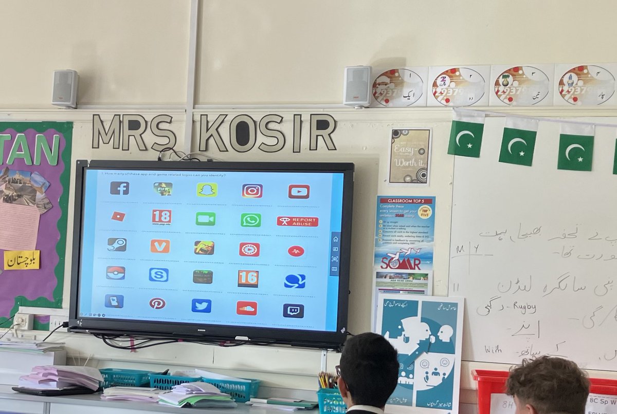 acroydon_teach's tweet photo. Form time @CockshutHillSch Online safety and form time reading #literacy #formreading #safeguarding #onlinesafety https://t.co/RQbBYjAh4N