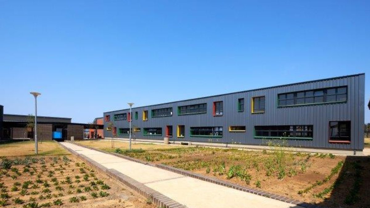 PropertyWheel's tweet photo. The new #stateoftheart 11 500m2 Waterkloof Hills Combined School in #Rustenburg, #NorthWest, officially opened on 5 Aug 2022.
Face brick/paving from Corobrik played a prominent role in the R140m school’s #futureproofdesign
📸More pics on Instagram: https://t.co/nRb6xeQIFd https://t.co/rHfu4uxlFU