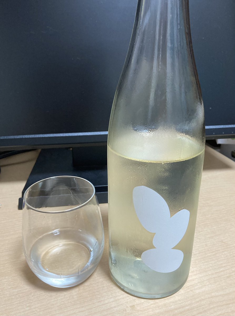 vinblanc3's tweet photo. 大嶺3粒 火入れ 山田錦
Ohmine 3grain
香り 完熟したメロン、マスカット
味わい 甘さを感じる香りに対して味わいは思いの外ドライ、だがそのドライな中に旨味を感じて、これって淡麗辛口? 雑味なく綺麗でバランス良いなぁと思いました〜
#ohmine
#3grain https://t.co/mEVD4286Uc
