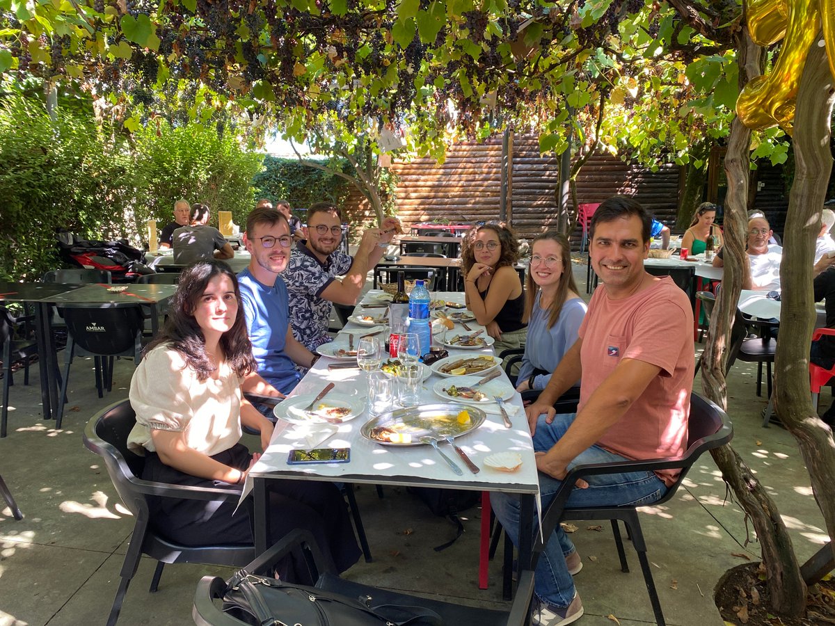 Joao_F_Oliveira's tweet photo. Fantastic #astrogang day off for #Alvarinho #grape #harvesting at my homeland #Monção #moncaoemelgaco
#winesofportugal
#astrocytesrule https://t.co/b3a4FOqIk5