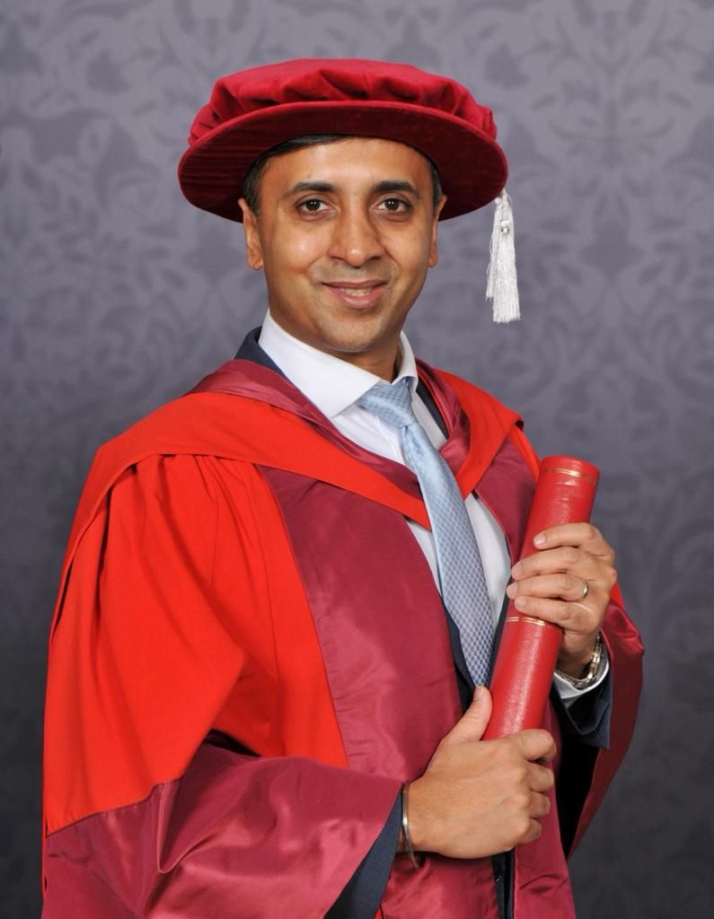 TejLalvani's tweet photo. I graduated from the University of Westminster back in 1996. Last year, and a quarter of a century later, they awarded me an honorary Doctor of Letters.

Thanks again to everyone at Westminster, this was a truly special moment. https://t.co/qTiUCMz6Pg