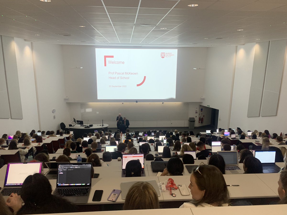 QUBMedEd's tweet photo. This morning we welcomed 260+ students to Medicine @Queens - the 1st day of the 1st year of the rest of your lives #doctorsofthefuture https://t.co/uruZRuH3Ol