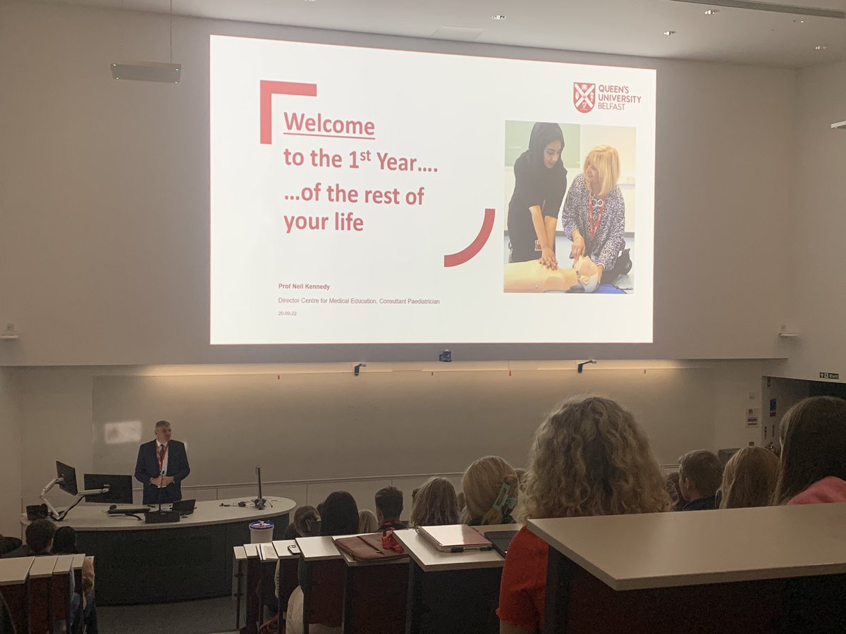 QUBMedEd's tweet photo. This morning we welcomed 260+ students to Medicine @Queens - the 1st day of the 1st year of the rest of your lives #doctorsofthefuture https://t.co/uruZRuH3Ol