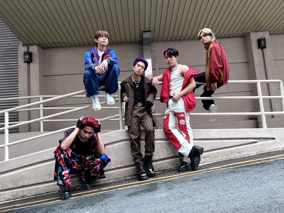 SB19Official's tweet photo. You jivin' yet? Thank you so much A'tin for tuning in! 'Til next time! 🤘🏻🕺

#WYAT #SB19
#WhereYouAtSB19 
#SB19WYATonShowtime https://t.co/a2rOdDvys8