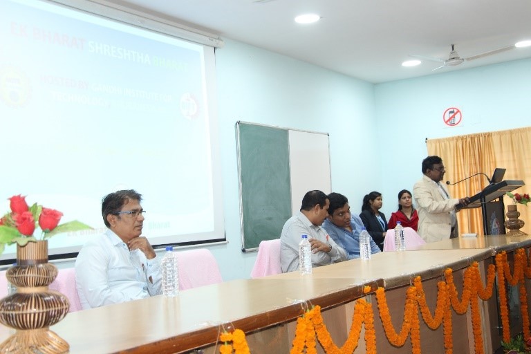 AICTE_INDIA's tweet photo. #EkBharatShreshthaBharat
Glimpses of students from HEIs &amp; Schools of #Maharashtra learning, interacting &amp; embodying an enriched value system of unity, with paired state #Odisha during their 5-days visit as part of #StudentsExchangeProgramme under #AKAM_EBSBStudentTour
@mamidala90 https://t.co/pD1aXKGlFD