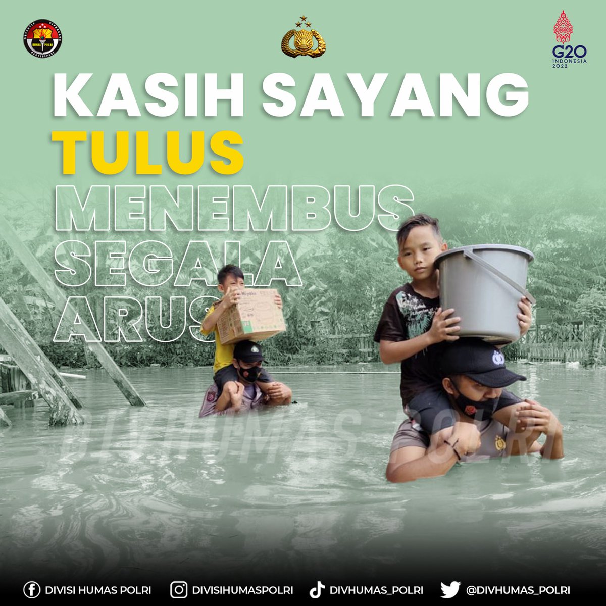 Gilberds13's tweet photo. Kasih Sayang Tulus Menembus Segala Arus #SigapBantuSesama 

Potret kesigapan personel Polri dalam mengevakuasi anak-anak terdampak banjir di Kabupaten Kutai Barat, Kalimantan Timur. Siaga Tanggap Bencana https://t.co/u6LlwfbTOr