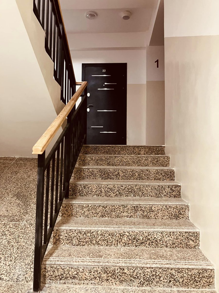 Манай компанийн ажилтнууд Дорноговьд үйлдвэрийнхээ ажлаар хотоос очихдоо буудалд биш ингээд хотхондоо амьдардаг болсон шд, нээрээ. Бас Энэтхэг инженерүүд энд амьдарна. Үйлдвэр баригдаад дуусахаар 550 инженер гэр бүлтэйгээ эндээ амьдарна. 
#ГазрынТосныҮйлдвэрийнХотхон 
Намайг ол😋