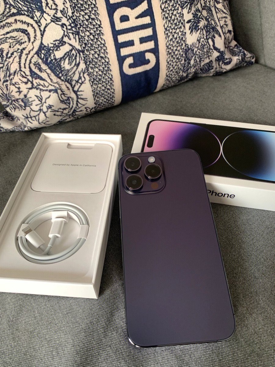 jiuer02's tweet photo. 之前还担心紫色没有黑色好看 多虑了 绝绝 #iPhone14 #iPhone14ProMax https://t.co/Ldd6dzas33