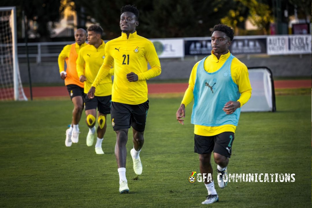 GhanaBlackstars's tweet photo. Work! Work!! Work!!! 💪 

- @TariqLamptey 😊

#BlackStars | #BringBackTheLove https://t.co/5Oasz2vCah