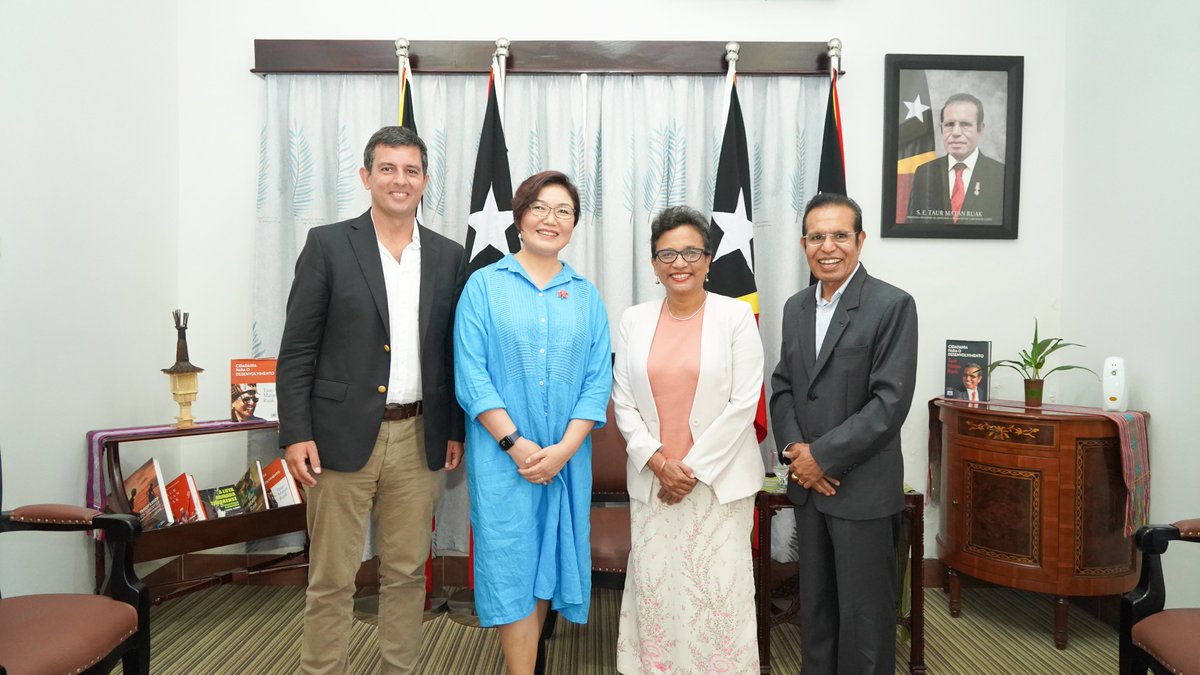 UNDPTimorLeste's tweet photo. Today, UNDP R.R. Munkhtuya Altangerel visited the PM H.E. Mr. Taur Matan Ruak, at the PMโs office.
During the discussion, the development support of UNDP was heightened in terms of ๐ #TransformativeEconomy, ๐#Povertyreduction, ๐#Democraticgovernance and ๐ #Climatecation. https://t.co/dfxNIwXptY
