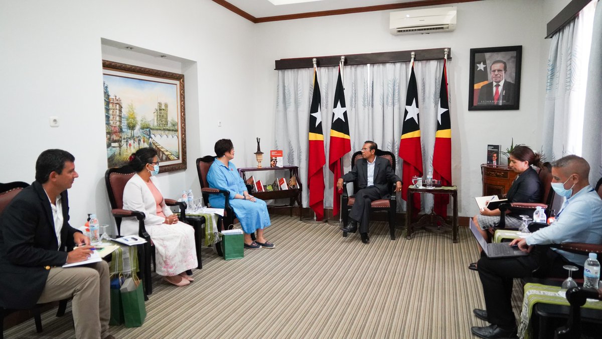 UNDPTimorLeste's tweet photo. Today, UNDP R.R. Munkhtuya Altangerel visited the PM H.E. Mr. Taur Matan Ruak, at the PMโs office.
During the discussion, the development support of UNDP was heightened in terms of ๐ #TransformativeEconomy, ๐#Povertyreduction, ๐#Democraticgovernance and ๐ #Climatecation. https://t.co/dfxNIwXptY