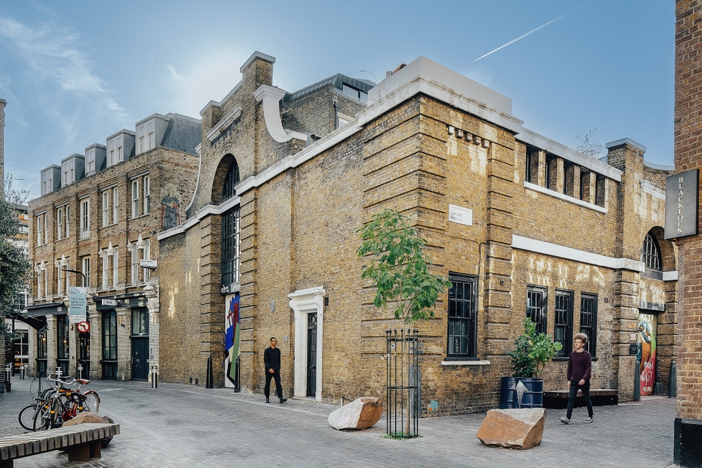 vitra's tweet image. Come by our newly opened flagship UK showroom at the Tramshed building in Shoreditch during #LondonDesignFestival.
Tramshed, 32 Rivington Street, London, EC2A 3LX

Opening hours during #LDF22
21–23 September 2022, 9am–6pm
24–25 September 2022, 10am–5pm

vitra.com/about-vitra/ne…