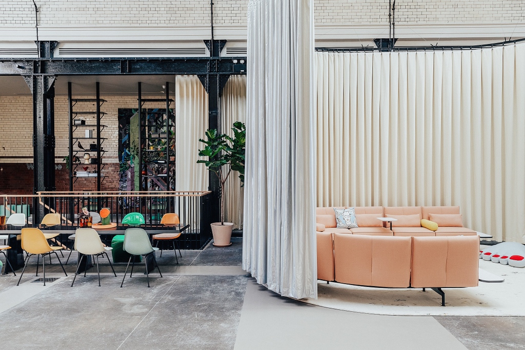 vitra's tweet image. Come by our newly opened flagship UK showroom at the Tramshed building in Shoreditch during #LondonDesignFestival.
Tramshed, 32 Rivington Street, London, EC2A 3LX

Opening hours during #LDF22
21–23 September 2022, 9am–6pm
24–25 September 2022, 10am–5pm

vitra.com/about-vitra/ne…