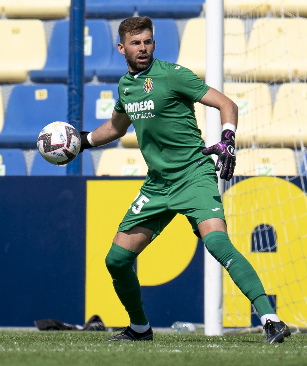 CanteraGrogueta's tweet photo. ¡Vaya actuación de @Gianni_CU en su debut en #LaLigaSmartBank 🏆!

Tenim tres porters de categoria, xe 🥅!

#CanteraGrogueta https://t.co/W96Ao00zvj