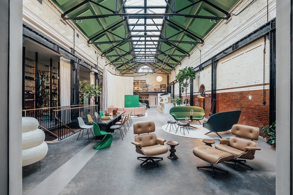 vitra's tweet image. Come by our newly opened flagship UK showroom at the Tramshed building in Shoreditch during #LondonDesignFestival.
Tramshed, 32 Rivington Street, London, EC2A 3LX

Opening hours during #LDF22
21–23 September 2022, 9am–6pm
24–25 September 2022, 10am–5pm

vitra.com/about-vitra/ne…