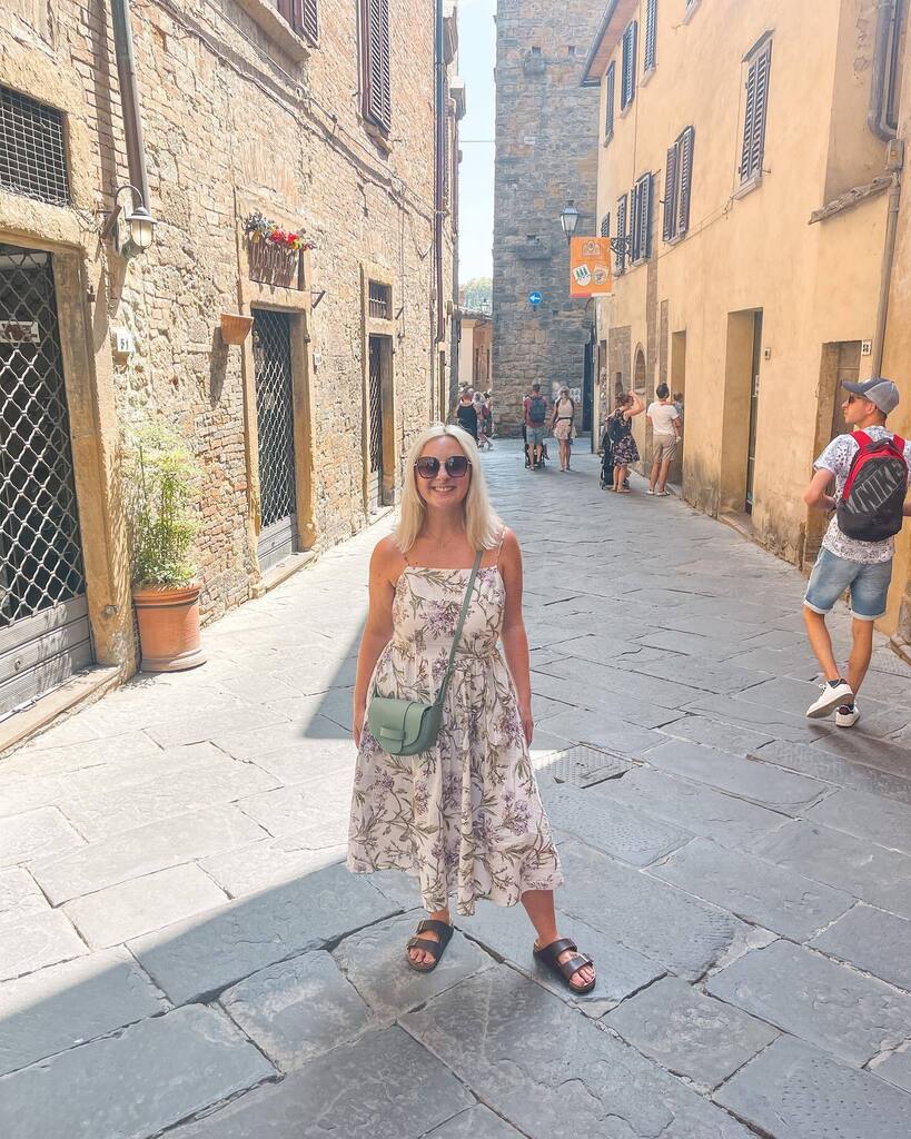 HollyWoodMSc's tweet photo. {THROWBACK}
Can you tell how happy I am? 🌞
Ps. I need sunshine!
•
•
#tuscanygram #ilovetuscany #tuscanylovers #volterra #italyblogger #manchesterblogger #weblognorth #travelhappy #ceolife #mumbosslife #solopreneurlife https://t.co/U5SwsCKc3T https://t.co/Fqfhfpo5eI