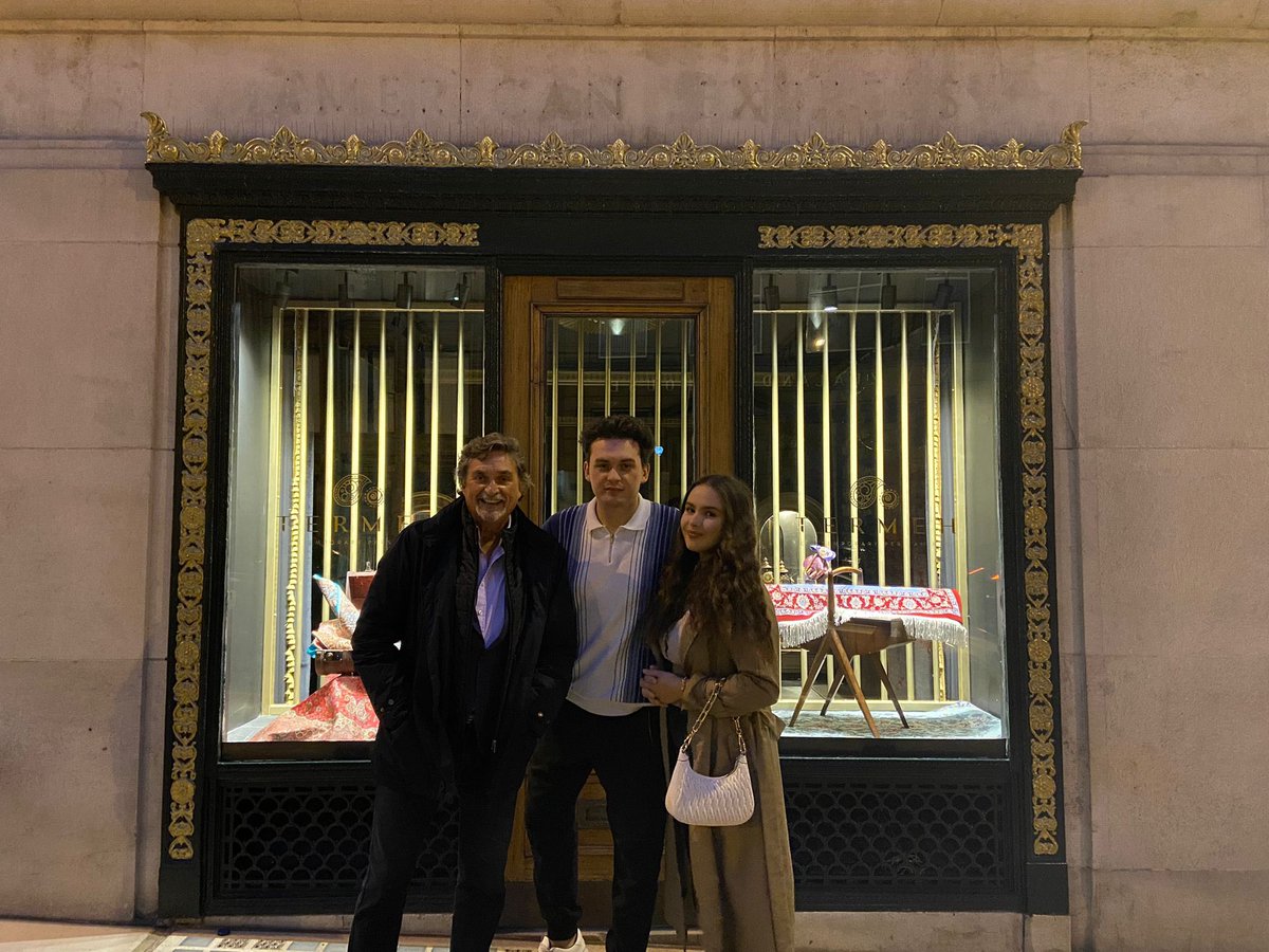 pawait's tweet photo. 50 years ago at the tender age of 16 I started my career in the travel industry at this (once) American Express Travel Office in India Buildings Liverpool. Never been a dull moment. Make the most of every day as it spins flies by #career #amex #offthetee #redapple7 https://t.co/JFDz2MCvu2