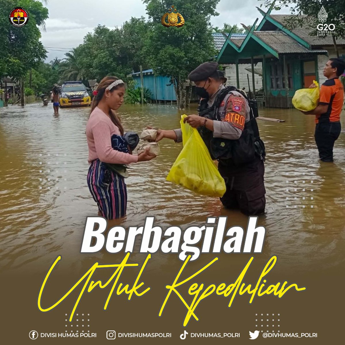 Gilberds13's tweet photo. Berbagilah Untuk Kepedulian #SigapBantuSesama 

Siaga Tanggap Bencana Personel Polri hadir memberikan bantuan makananan untuk masyarakat terdampak banjir di Lamandau, Kalimantan Tengah. https://t.co/W1PnOL5Scy