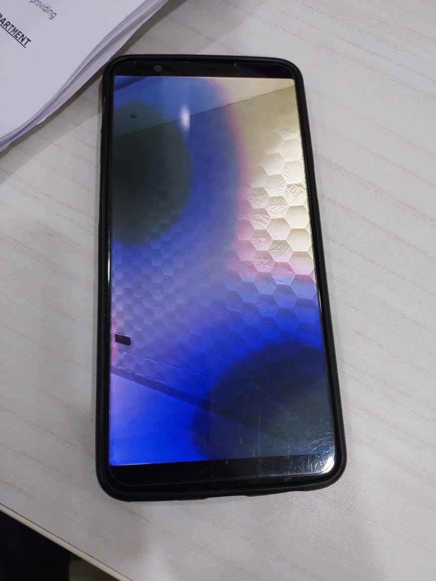 Phanindra_vja's tweet photo. Ala mellaga #Blue antha one week lo screen mottam spread aipoindi. 33K petti konna four years back.
Time to say good bye to my #Oneplus5T. https://t.co/9cCH8KDS6O