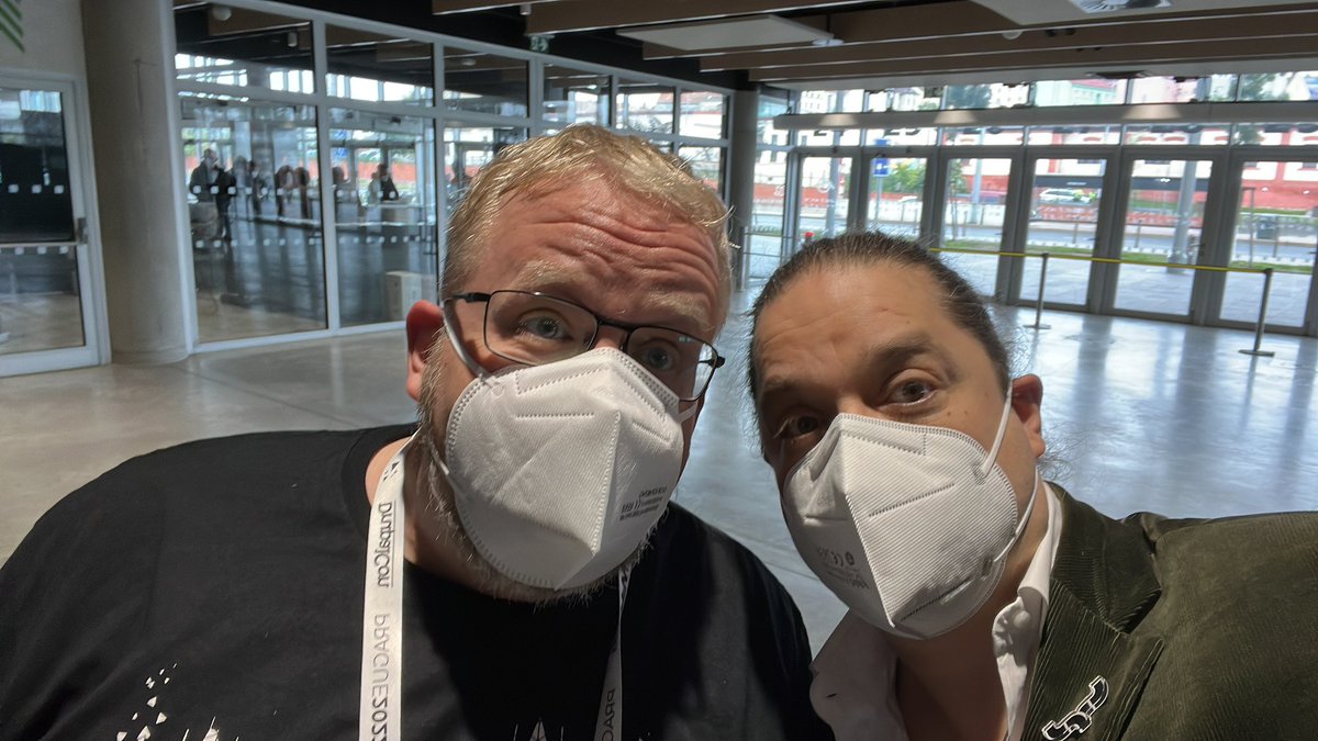 Good morning, #DrupalCon! So many friends showing up at the venue! Nice to see your smiling eyes above those masks ;-)

<a href="/drupalviking/">Hilmar Hallbjörnsson @ Drupalviking</a> says hi!