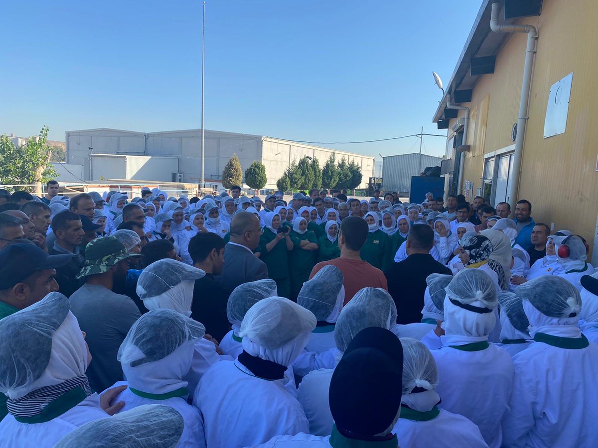 orenibrahim76's tweet photo. EGE TAV. ( BOLEZ ) EMEKÇİSİNİN MUTLU GÜNÜ !!!
 Tavuk sektöründe Emekçi’lerin merakla beklediği “  TİS “ Müzakere süreci dün sona erdi,Başarı ile tamamlanan “ TİS”kazanımlarını bu sabah Üyelerimizle paylaştık,alkışlarla karşılanan bu sözleşmeye katkı veren herkese teşekkür ediyorz https://t.co/aLyUak1bXJ