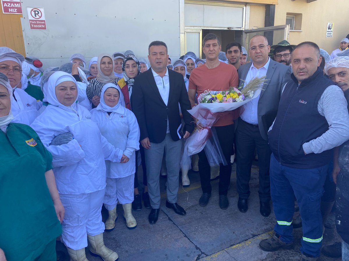 orenibrahim76's tweet photo. EGE TAV. ( BOLEZ ) EMEKÇİSİNİN MUTLU GÜNÜ !!!
 Tavuk sektöründe Emekçi’lerin merakla beklediği “  TİS “ Müzakere süreci dün sona erdi,Başarı ile tamamlanan “ TİS”kazanımlarını bu sabah Üyelerimizle paylaştık,alkışlarla karşılanan bu sözleşmeye katkı veren herkese teşekkür ediyorz https://t.co/aLyUak1bXJ