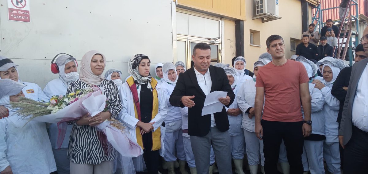 orenibrahim76's tweet photo. EGE TAV. ( BOLEZ ) EMEKÇİSİNİN MUTLU GÜNÜ !!!
 Tavuk sektöründe Emekçi’lerin merakla beklediği “  TİS “ Müzakere süreci dün sona erdi,Başarı ile tamamlanan “ TİS”kazanımlarını bu sabah Üyelerimizle paylaştık,alkışlarla karşılanan bu sözleşmeye katkı veren herkese teşekkür ediyorz https://t.co/aLyUak1bXJ