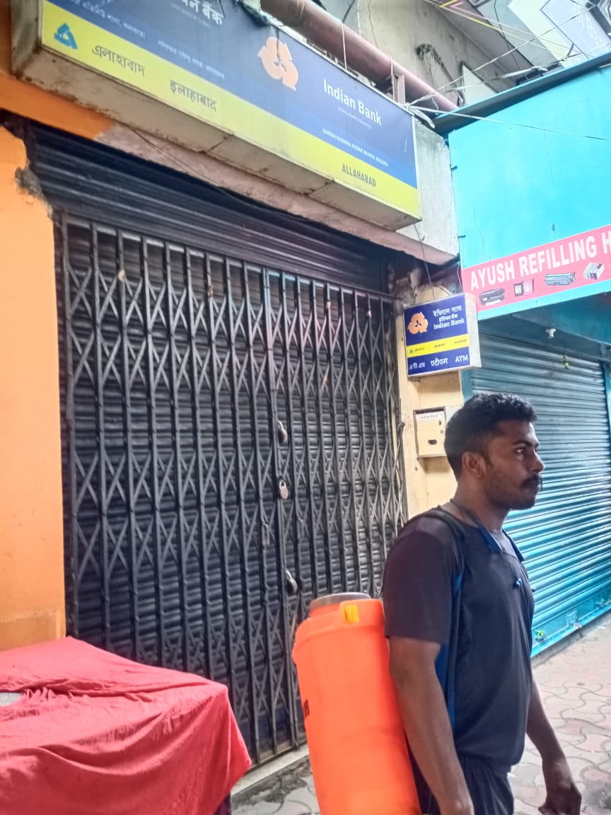 Every day our disinfectant team is regularly sanitizing all the public premises to ensure your safety from CORONA VIRUS.. Stay Safe..
#WeCareWeDare
Today, 20/09/22, our team has duly disinfected a large arena of Central Division, CD..
<a href="/CPKolkata/">CP Kolkata</a> 
<a href="/KolkataPolice/">Kolkata Police</a>